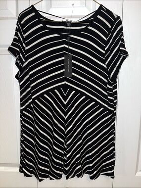 Cable & Gauge Black and White Striped Short Sleeve Tee